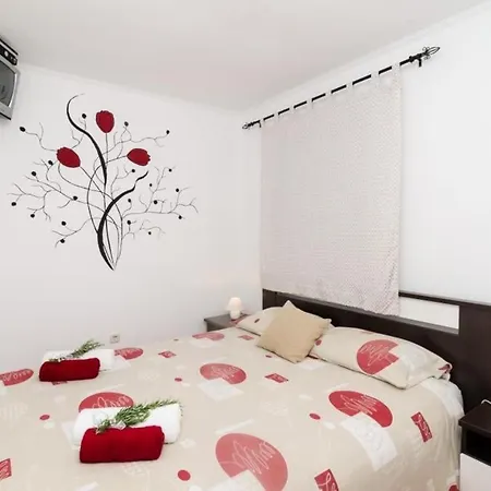 Giovani - Two Bedroom With Balcony And Sea View Apartamento *