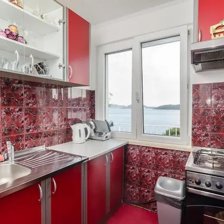 Giovani - Two Bedroom With Balcony And Sea View *