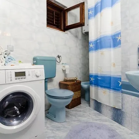 Giovani - Two Bedroom With Balcony And Sea View Apartamento *